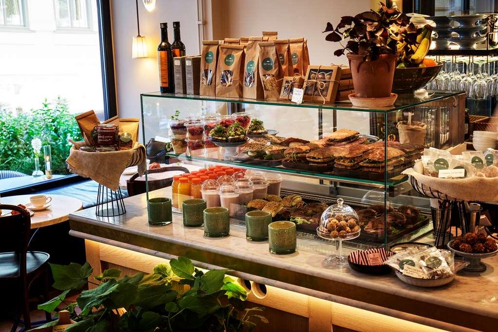 Villa Dagmar Estocolmo Restaurante foto A display of coffee and pastries at a café in Stockholm, Sweden