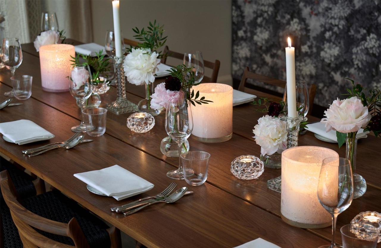 Villa Dagmar Estocolmo Exterior foto A table set for a dinner party